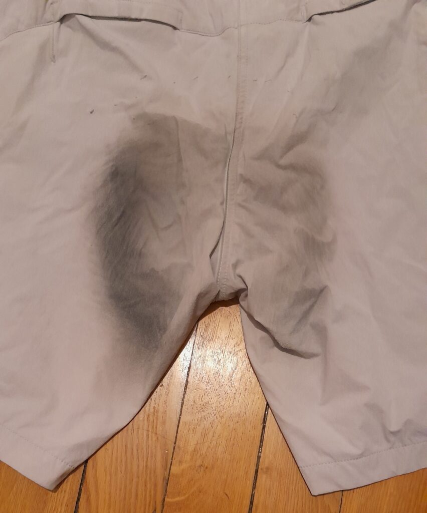 Marque sur le short de vélo